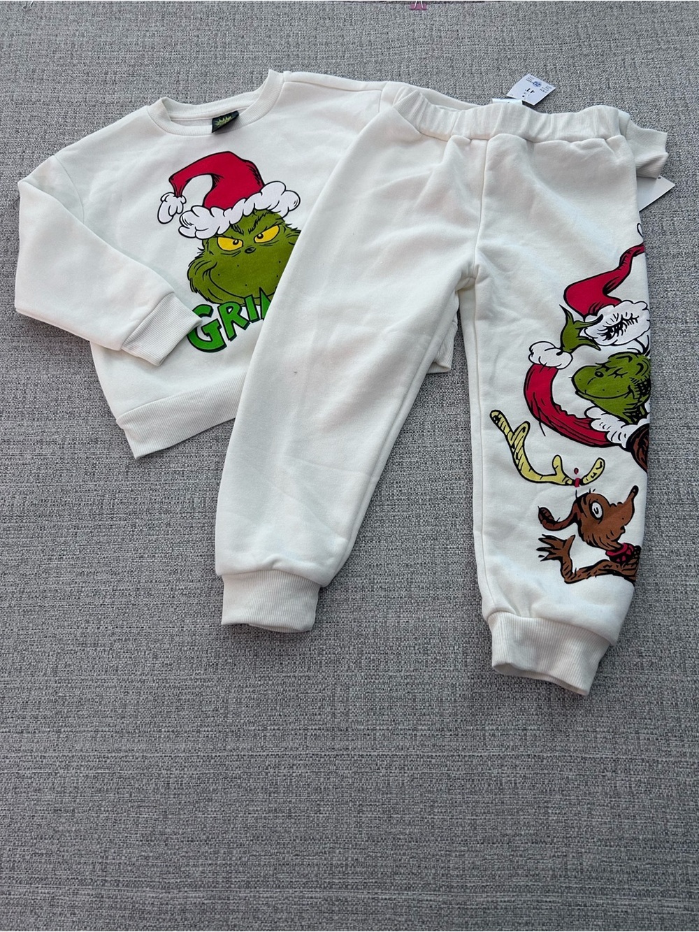 'Tis The Season Grinch Graphic Sweatshirt & Pant NWT. Size 4T